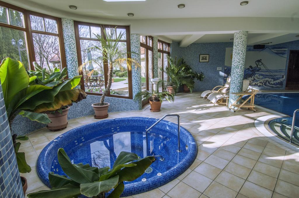 Palazzo Wellness Villa Eger Extérieur photo