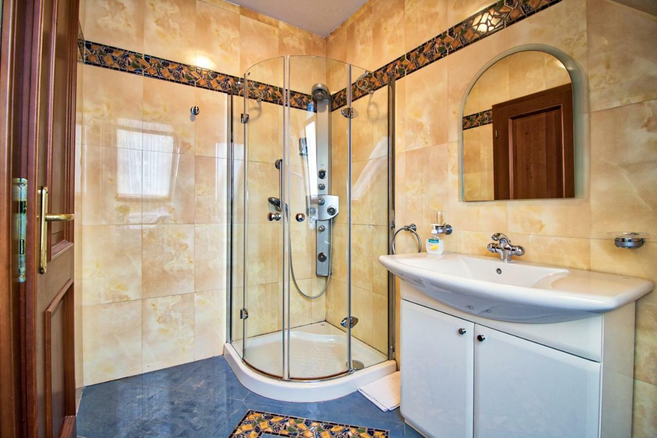 Palazzo Wellness Villa Eger Extérieur photo