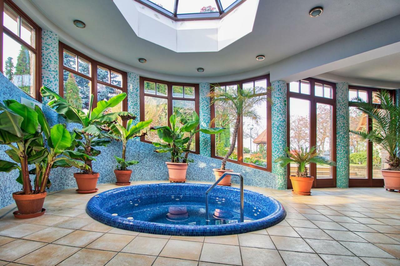 Palazzo Wellness Villa Eger Extérieur photo